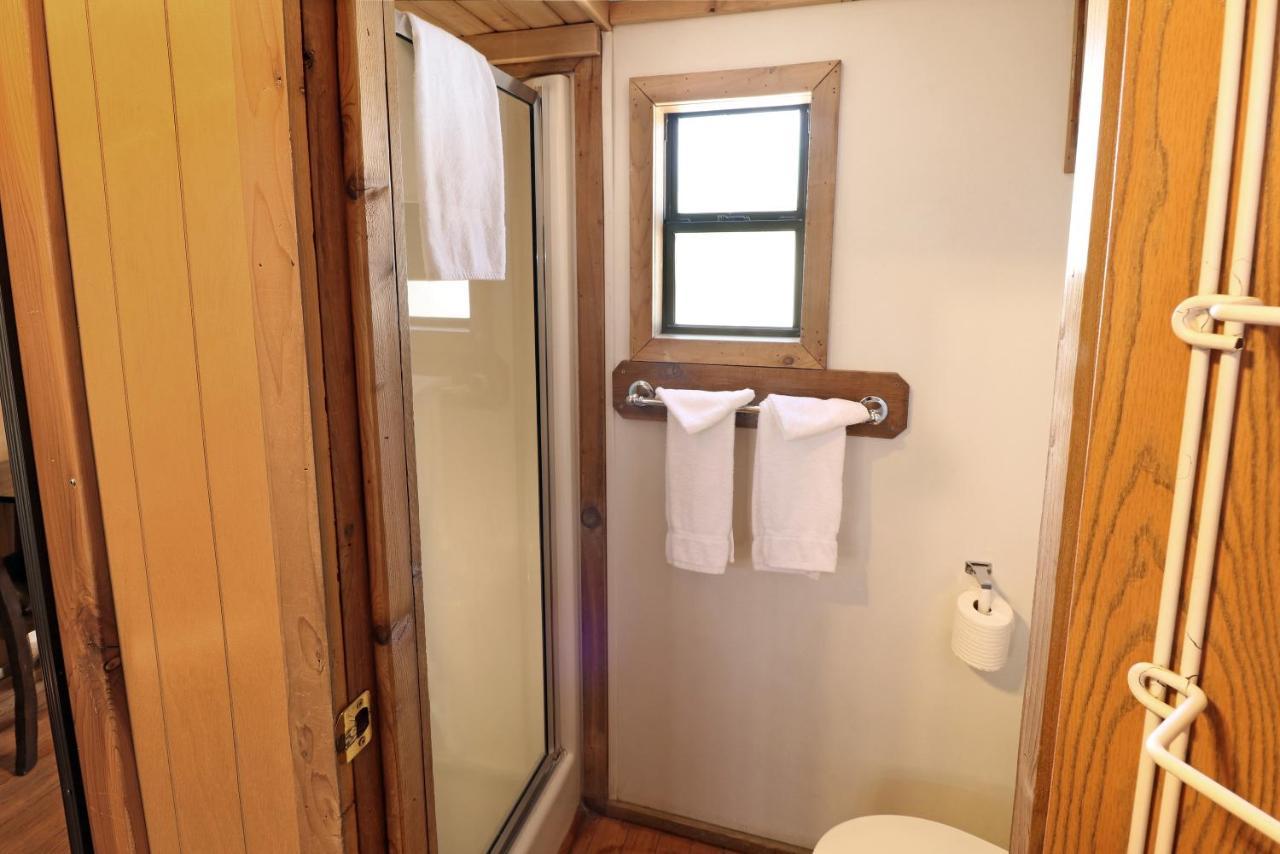 Deluxe Cabin Rental - 2 Person