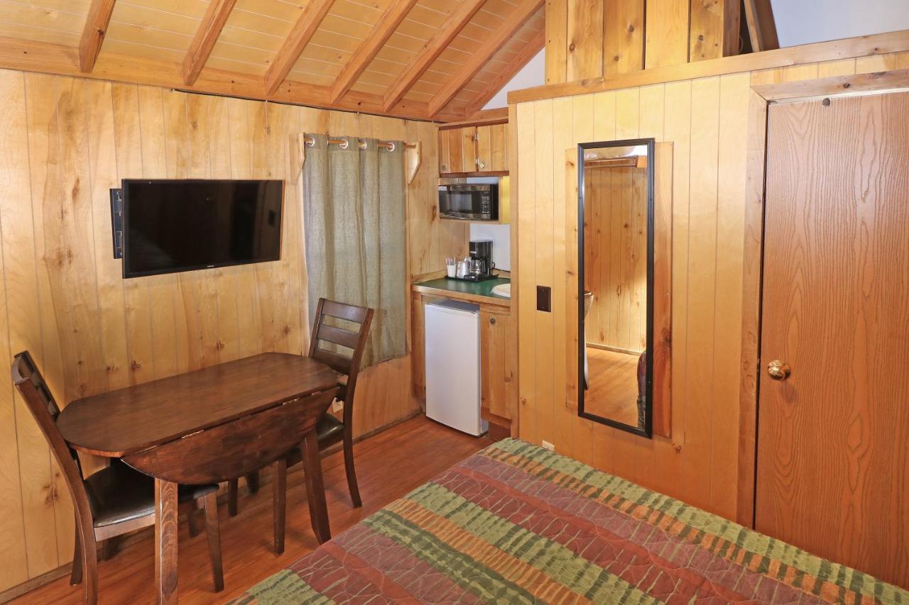 Deluxe Cabin Rental,1382510528:JPEG